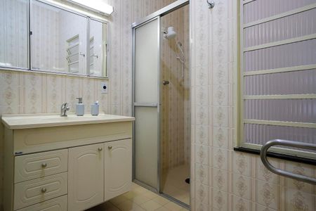 Casa à venda com 222m², 3 quartos e 4 vagasBanheiro 2