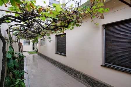 Casa à venda com 222m², 3 quartos e 4 vagasQuintal