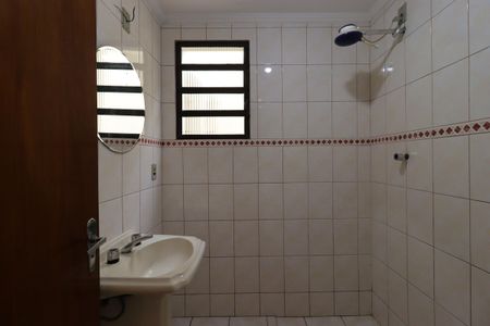 Casa à venda com 210m², 3 quartos e 2 vagasBanheiro social 1