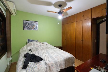 Casa à venda com 430m², 7 quartos e 5 vagas Casa à venda com 430m², 7 quartos e 5 vagasQuarto 2 - Suíte