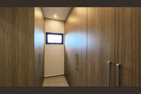 Casa de condomínio à venda com 188m², 3 quartos e 4 vagas Casa de condomínio à venda com 188m², 3 quartos e 4 vagasCloset da Suíte