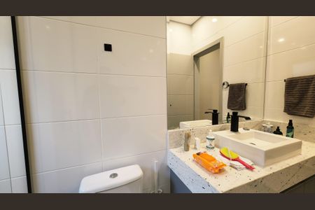 Casa de condomínio à venda com 188m², 3 quartos e 4 vagas Casa de condomínio à venda com 188m², 3 quartos e 4 vagasBanheiro