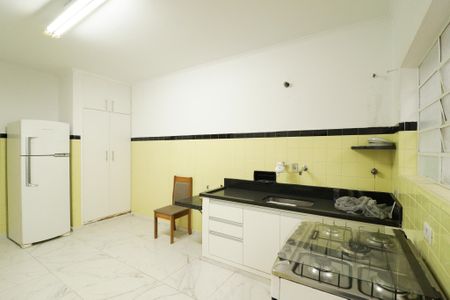 Casa à venda com 122m², 2 quartos e 4 vagas Casa à venda com 122m², 2 quartos e 4 vagasCozinha