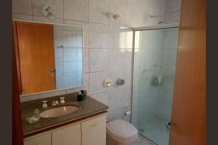 Casa à venda com 700m², 7 quartos e 6 vagas Casa à venda com 700m², 7 quartos e 6 vagasBanheiro 6 da casa 1