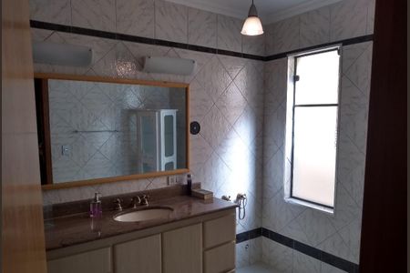 Casa à venda com 700m², 7 quartos e 6 vagas Casa à venda com 700m², 7 quartos e 6 vagasBanheiro 2 da casa 1