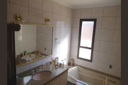 Casa à venda com 700m², 7 quartos e 6 vagas Casa à venda com 700m², 7 quartos e 6 vagasBanheiro 4 da casa 1
