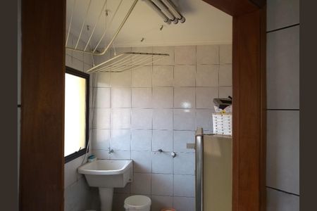 Casa à venda com 700m², 7 quartos e 6 vagas Casa à venda com 700m², 7 quartos e 6 vagasÁrea de Serviço Casa 2