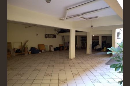 Casa à venda com 700m², 7 quartos e 6 vagas Casa à venda com 700m², 7 quartos e 6 vagasGaragem