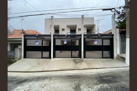 Casa à venda com 105m², 3 quartos e 2 vagas Casa à venda com 105m², 3 quartos e 2 vagasFachada
