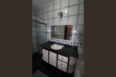 Casa de condomínio para alugar com 380m², 4 quartos e sem vagaBanheiro da Suíte 1