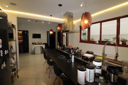 Casa de condomínio para alugar com 380m², 4 quartos e sem vagaCozinha