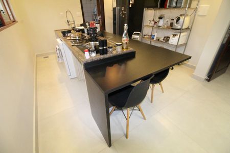 Casa de condomínio para alugar com 380m², 4 quartos e sem vagaCozinha