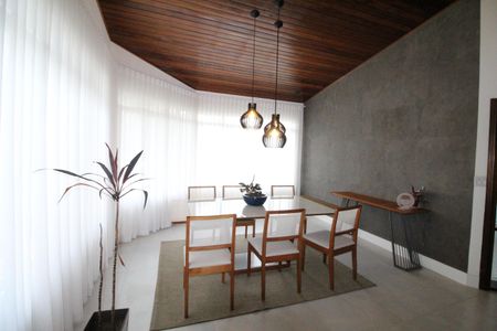 Casa de condomínio para alugar com 380m², 4 quartos e sem vagaSala 1