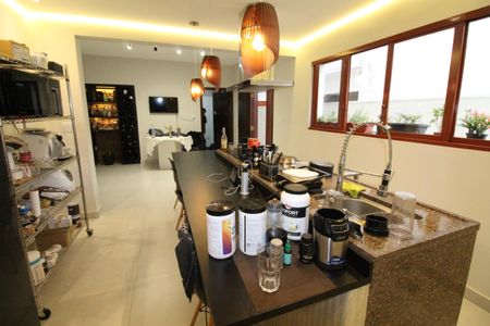 Casa de condomínio para alugar com 380m², 4 quartos e sem vagaCozinha