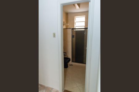 Apartamento à venda com 72m², 2 quartos e sem vagaCorredor porta do banheiro 1