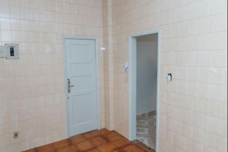 Apartamento à venda com 72m², 2 quartos e sem vagaCozinha vista entrada de serviço e Sala