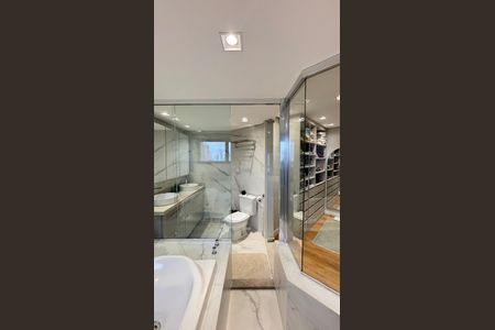 Apartamento à venda com 160m², 3 quartos e 3 vagas Apartamento à venda com 160m², 3 quartos e 3 vagasBanheiro da Suíte