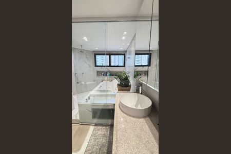 Apartamento à venda com 160m², 3 quartos e 3 vagas Apartamento à venda com 160m², 3 quartos e 3 vagasBanheiro da Suíte