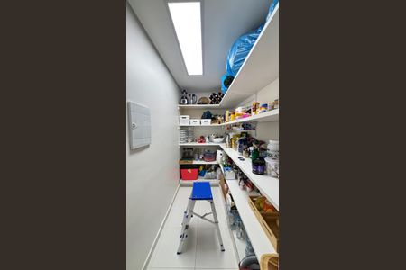 Apartamento à venda com 160m², 3 quartos e 3 vagas Apartamento à venda com 160m², 3 quartos e 3 vagasDespensa