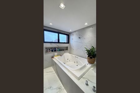 Apartamento à venda com 160m², 3 quartos e 3 vagas Apartamento à venda com 160m², 3 quartos e 3 vagasBanheiro da Suíte