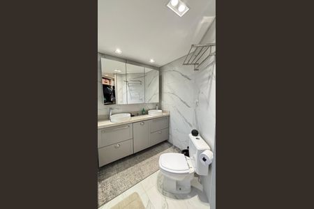 Apartamento à venda com 160m², 3 quartos e 3 vagas Apartamento à venda com 160m², 3 quartos e 3 vagasBanheiro da Suíte