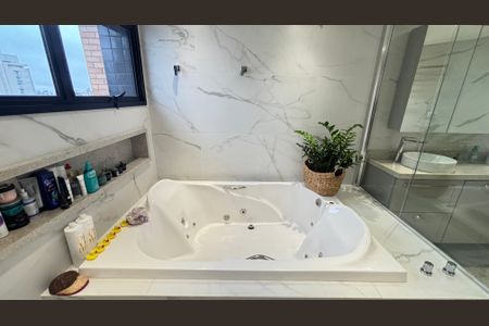 Apartamento à venda com 160m², 3 quartos e 3 vagas Apartamento à venda com 160m², 3 quartos e 3 vagasBanheiro da Suíte