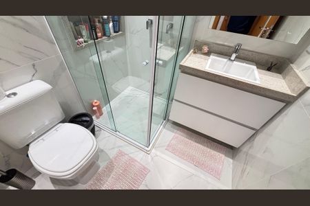 Apartamento à venda com 160m², 3 quartos e 3 vagas Apartamento à venda com 160m², 3 quartos e 3 vagasBanheiro da Suíte 2