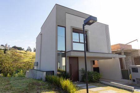 Casa de condomínio à venda com 215m², 3 quartos e 4 vagasFachada