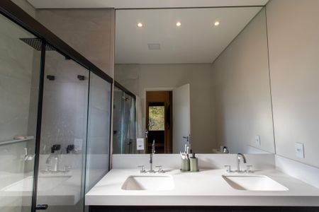 Casa de condomínio à venda com 215m², 3 quartos e 4 vagasBanheiro/Suite 2