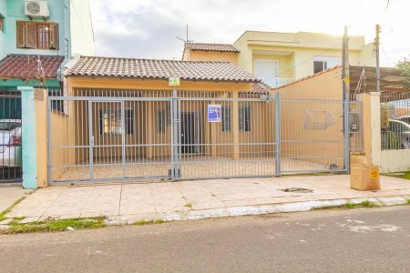 Casa à venda com 72m², 3 quartos e 2 vagasFachada