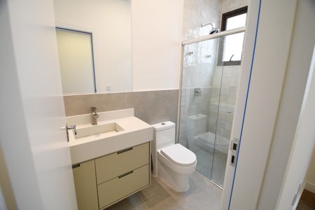 Casa de condomínio à venda com 350m², 3 quartos e 4 vagasBanheiro da Suíte 2