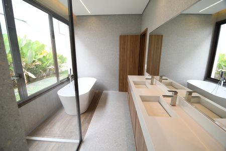 Casa de condomínio à venda com 350m², 3 quartos e 4 vagasBanheiro da Suíte 1