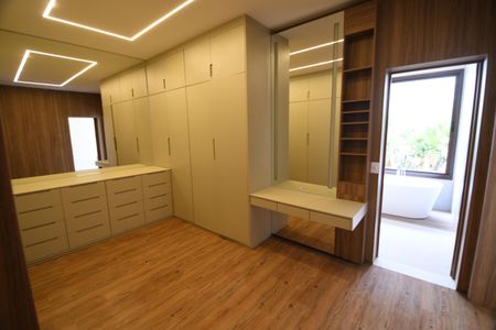 Casa de condomínio à venda com 350m², 3 quartos e 4 vagasCloset da suíte 3