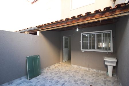 Casa à venda com 72m², 2 quartos e 1 vagaÁrea de Serviço
