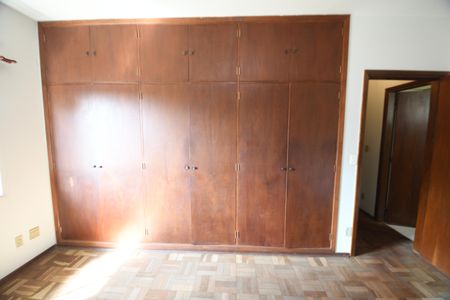 Casa à venda com 245m², 5 quartos e 2 vagasSuíte 