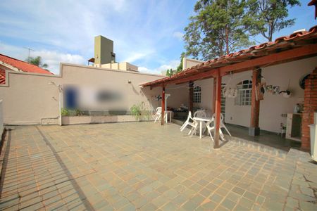 Casa para alugar com 420m², 5 quartos e 4 vagasQuintal