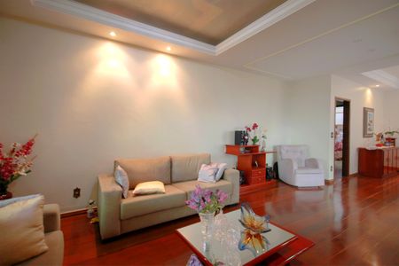 Casa para alugar com 420m², 5 quartos e 4 vagasSala