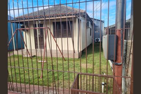 Casa à venda com 70m², 3 quartos e 4 vagas Casa à venda com 70m², 3 quartos e 4 vagasFachada
