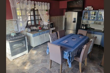 Casa à venda com 70m², 3 quartos e 4 vagas Casa à venda com 70m², 3 quartos e 4 vagasCozinha