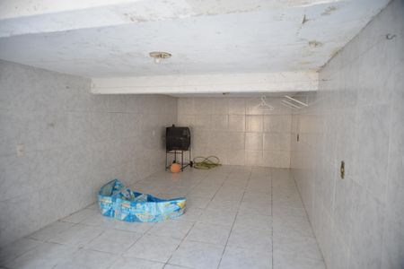 Casa à venda com 180m², 3 quartos e 2 vagasPorão