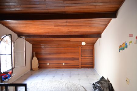 Casa à venda com 180m², 3 quartos e 2 vagasSotão