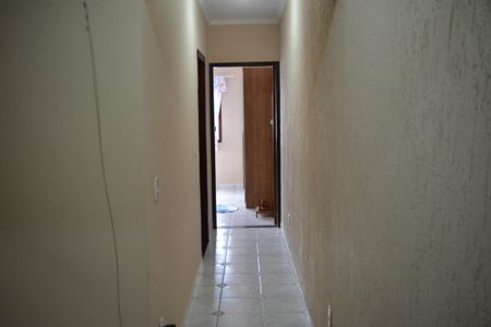 Casa à venda com 180m², 3 quartos e 2 vagasCorredor