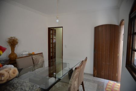 Casa à venda com 180m², 3 quartos e 2 vagasCozinha