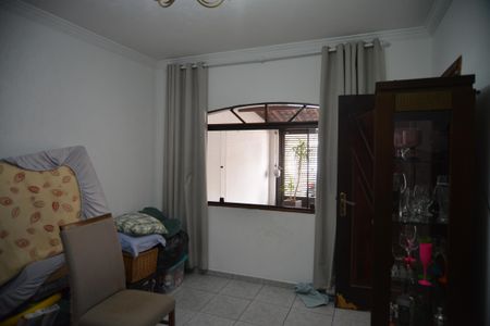 Casa à venda com 180m², 3 quartos e 2 vagasSala