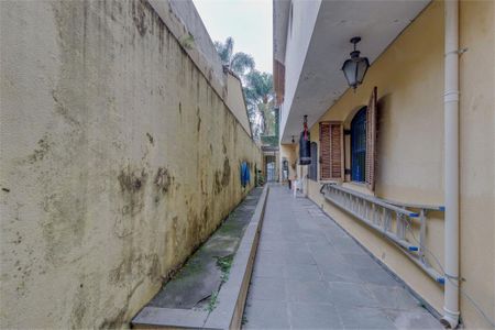 Casa à venda com 329m², 4 quartos e 3 vagas