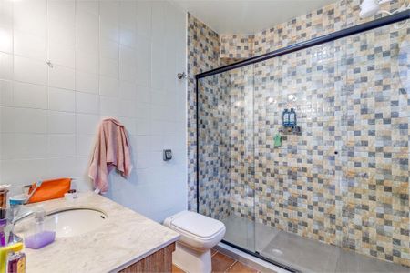 Casa à venda com 329m², 4 quartos e 3 vagas