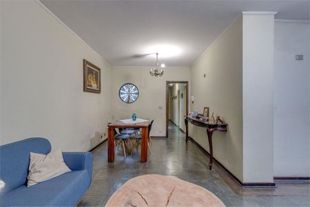 Casa à venda com 329m², 4 quartos e 3 vagas