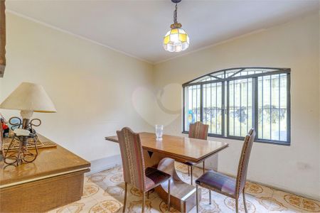 Casa à venda com 329m², 4 quartos e 3 vagas