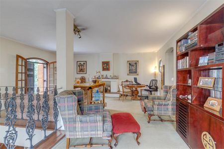 Casa à venda com 329m², 4 quartos e 3 vagas