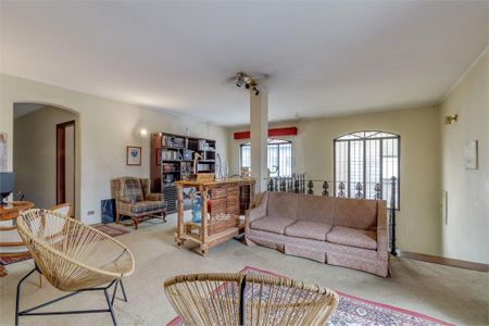Casa à venda com 329m², 4 quartos e 3 vagas